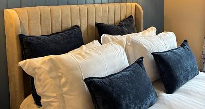 Lake View Luxury Apartment