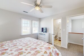 3 bedrooms, iron/ironing board, free WiFi, bed sheets