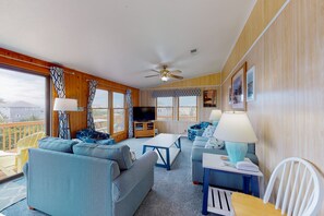 TV, DVD-spiller og bøker