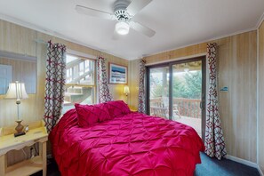 5 bedrooms, free WiFi, bed sheets - Spacious dog-friendly house with shared pool, private hot tub, & central AC (Avon)