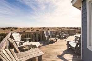 Terrace/patio - Beautiful dog-friendly home overlooking the beach with hot tub, WiFi, & AC (Salvo)