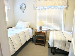 3 عدّة غرف نوم ومكواة/لوح كي وواي فاي وملاءات أسرّة