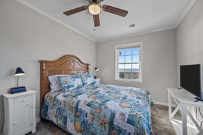 3 bedrooms, free WiFi, bed sheets - Ocean-view home with stunning views and beach access across the street — 2026 New Upgrades! (North Topsail Beach)