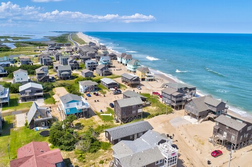 Oceanfront, Dog-Friendly House w/ Shared Pool, Free WiFi, Ocean Views