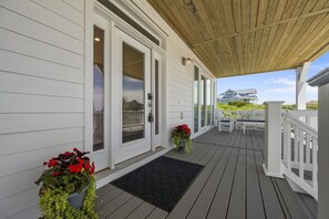 Terrace/patio - Oceanview Home with private pool and close beach access (North Topsail Beach)