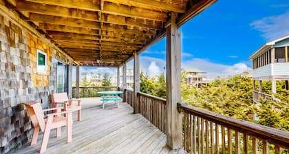 Updated home with ocean & sound views, screened porch, balcony, pool access