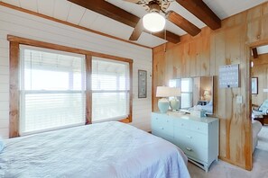 4 bedrooms, free WiFi, bed sheets