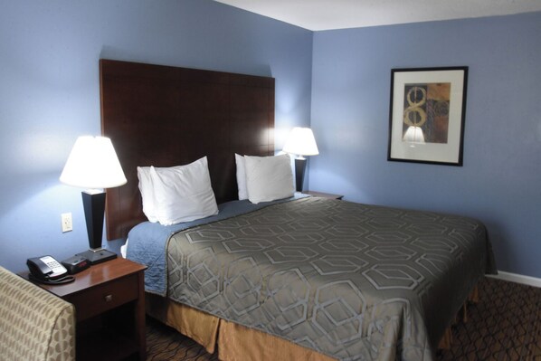 Single Room, 1 King Bed | Desk, laptop workspace, blackout drapes, iron/ironing board