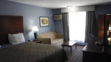 Single Room, 1 King Bed | Desk, laptop workspace, blackout curtains, iron/ironing board