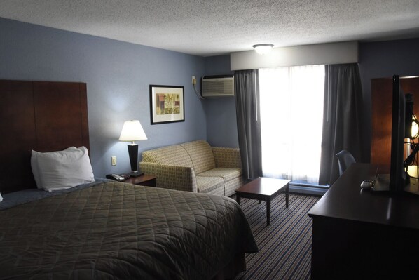 單人房, 1 張特大雙人床 | 書桌、手提電腦工作空間、遮光窗簾/窗簾、熨斗/熨衫板