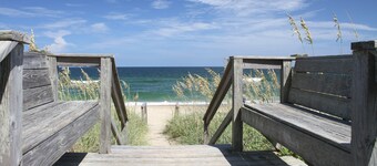 Beautifully updated condo with outdoor pool, beach access, AC & washer/dryer