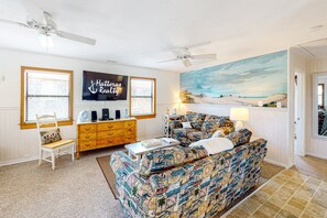 TV, DVD player - Bird Haus Cottage: Oceanside, pool access, rooftop deck, screened porch (Avon)