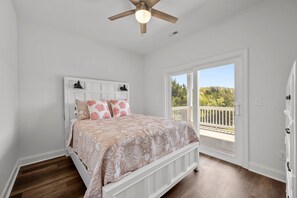 6 bedrooms, free WiFi, bed sheets