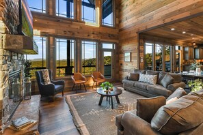 TV, peis, stereoanlegg og kontorer