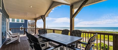 屋外ダイニングエリア