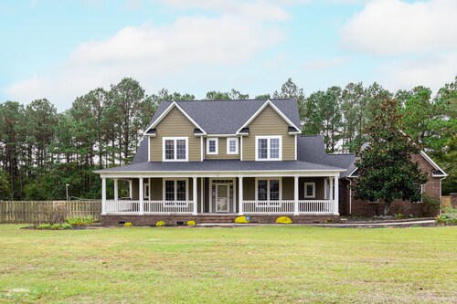 Exquisite home with pool, enclosed yard, fireplace, central AC, & washer/dryer