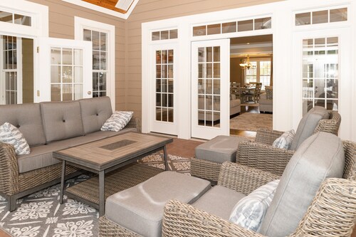 Exquisite home with pool, enclosed yard, fireplace, central AC, & washer/dryer