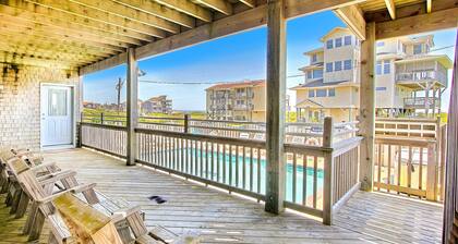 Waterfront house with pool, hot tub, pool table, elevator & ocean view