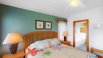 8 bedrooms, desk, free WiFi, bed sheets