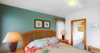 Waterfront house with pool, hot tub, pool table, elevator & ocean view