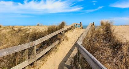 Waterfront house with pool, hot tub, pool table, elevator & ocean view