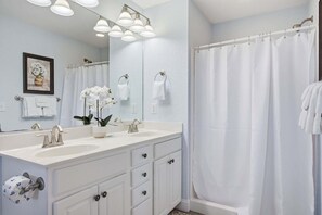 Shower, towels - Kinnakeet Shores home with private pool, hot tub, game room & ocean view (Avon)