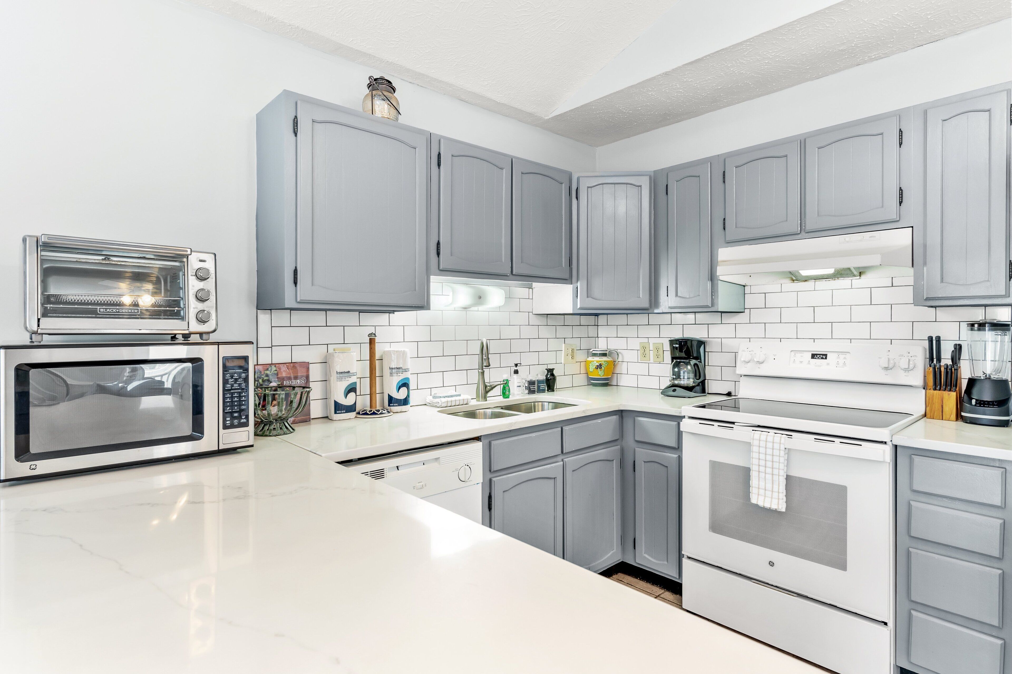 雪櫃、微波爐、焗爐、爐具