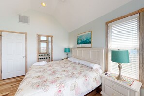 7 bedrooms, free WiFi, bed sheets, wheelchair access - Waterfront home with theatre, private pool & hot tub - dog-friendly (Avon)