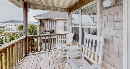 Dog-friendly duplex in Surf City with beautiful ocean views — just steps from beach access!