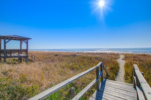 On the beach - Dog-friendly beachfront house with screened porch, AC & W/D (Holden Beach)