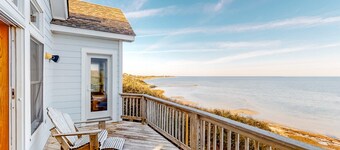 Waterfront house with private pool, hot tub, W/D, &vocean view