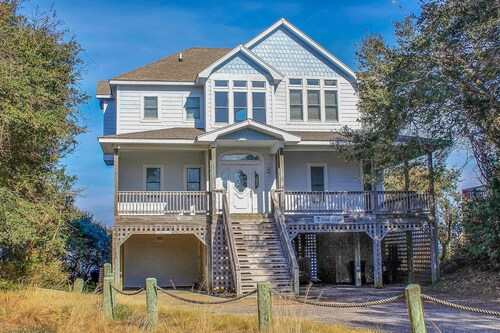 Waterfront house with private pool, hot tub, W/D, &vocean view