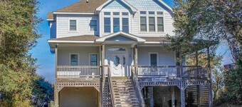 Waterfront house with private pool, hot tub, W/D, &vocean view