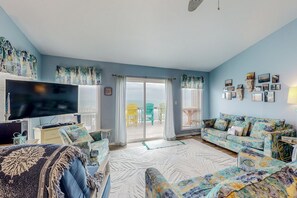 TV - Beachfront home with ocean views, outdoor shower, full kitchen & beach access (Surf City)