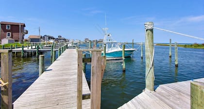 Waterfront, Dog-Friendly House w/Free WiFi, Water Views, Central AC, Private W/D