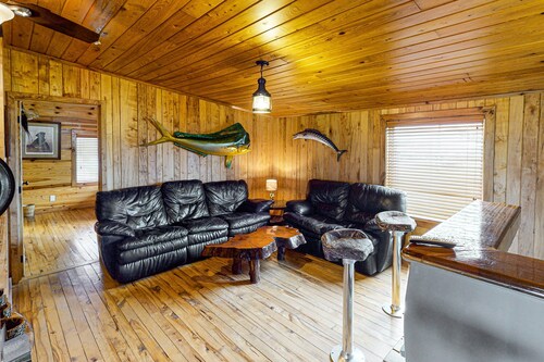 Waterfront, Dog-Friendly House w/Free WiFi, Water Views, Central AC, Private W/D