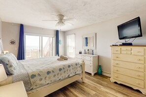 4 bedrooms, iron/ironing board, free WiFi, bed sheets - Dog-friendly beachfront home with ocean views, beach access, waterfront deck (Surf City)