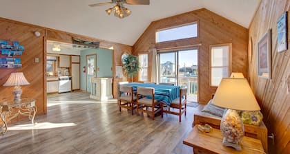 Single-level home 350 yds from the beach with sundecks & WiFi - 2 dogs OK