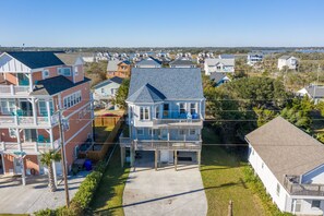 Exterior - Third-row home near golf with beach access, W/D, deck, AC, hot tub (Surf City)