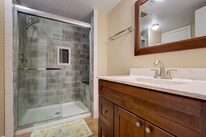 Douche, serviettes fournies