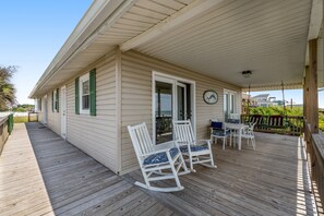 Outdoor dining - HB112 Jus' For Fun: Oceanfront, Ping Pong Table, Private Walkway to the Beach (Holden Beach)