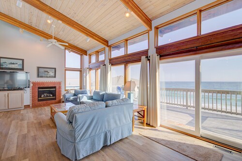 Oceanfront home with beach boardwalk, outdoor shower, decks - dog-friendly