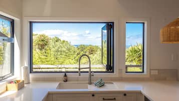 Casa Comfort, vistes a la badia | Cuina privada