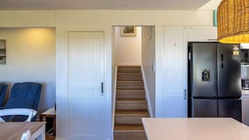 Casa Comfort, vistes a la badia | Sala d'estar