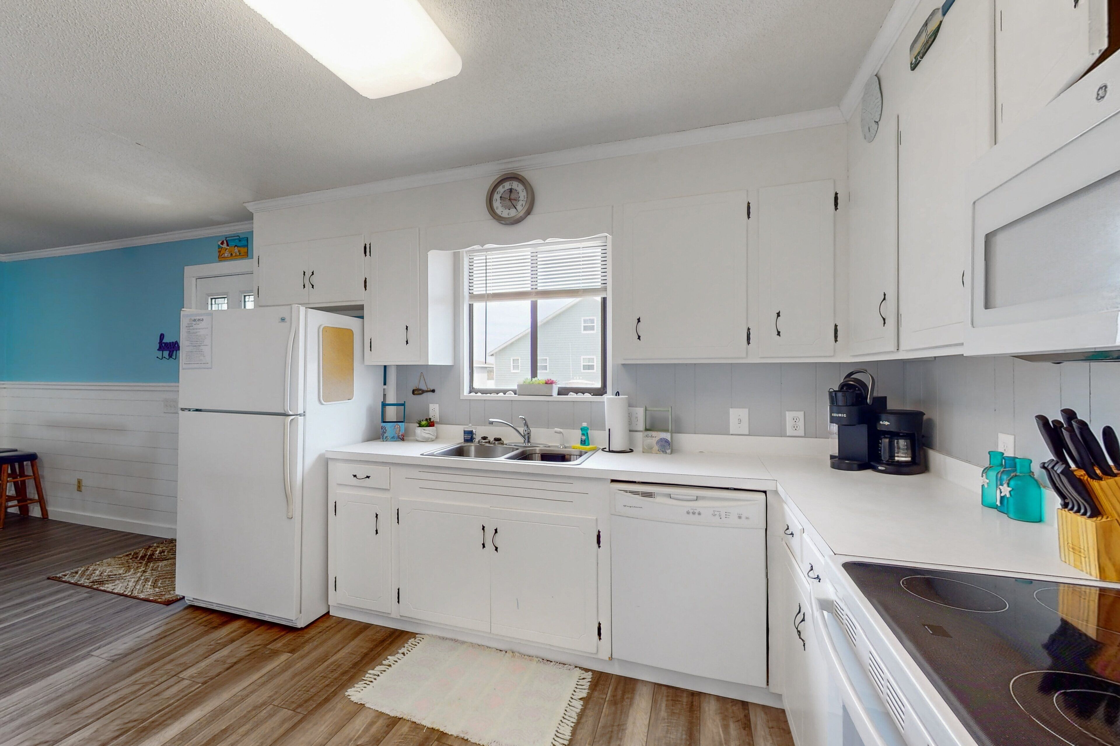 Frigorífic, microones, forn i placa de cuina 