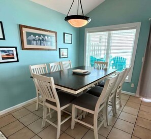 Dining - Dog-friendly oceanfront home with beach access, a washer/dryer & central AC (Surf City)
