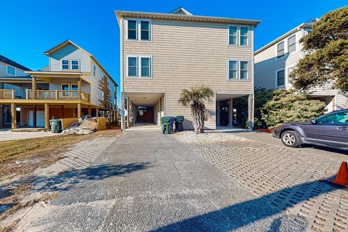 Waterfront duplex with private outdoor pool, enclosed yard, gazebo, sound views