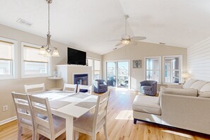 Televisión y chimenea 