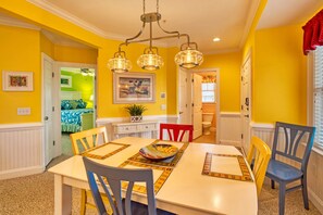Dining - Waterfront condo with pool, central AC, amazing views, & stylish decor (Hatteras)