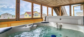 Sound Decision 175HC:Waterfront Home, Private Hot Tub, Shared Pool